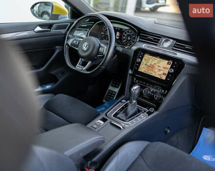 Желтый Фольксваген Arteon, объемом двигателя 1.98 л и пробегом 120 тыс. км за 33800 $, фото 41 на Automoto.ua