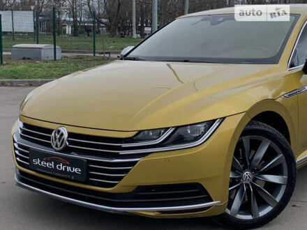 Желтый Фольксваген Arteon, объемом двигателя 1.98 л и пробегом 78 тыс. км за 35499 $, фото 1 на Automoto.ua