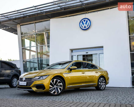 Желтый Фольксваген Arteon, объемом двигателя 1.98 л и пробегом 120 тыс. км за 34990 $, фото 1 на Automoto.ua