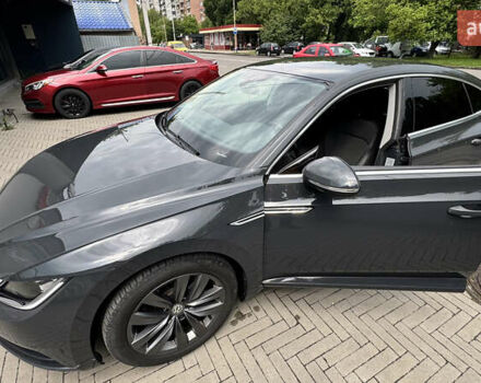 Серый Фольксваген Arteon, объемом двигателя 1.97 л и пробегом 131 тыс. км за 25395 $, фото 2 на Automoto.ua