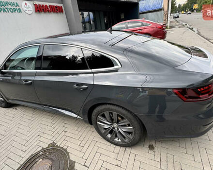 Серый Фольксваген Arteon, объемом двигателя 1.97 л и пробегом 131 тыс. км за 25395 $, фото 1 на Automoto.ua