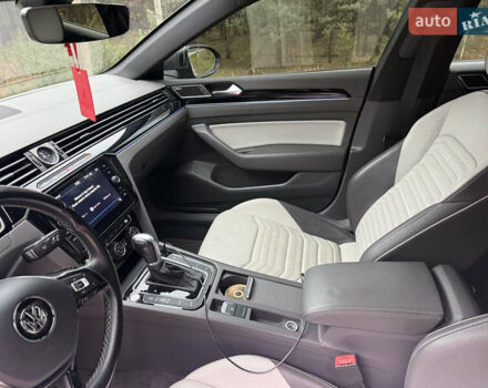 Серый Фольксваген Arteon, объемом двигателя 2 л и пробегом 142 тыс. км за 25900 $, фото 29 на Automoto.ua