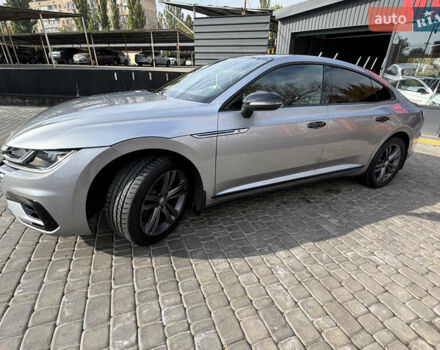 Серый Фольксваген Arteon, объемом двигателя 1.97 л и пробегом 127 тыс. км за 26100 $, фото 2 на Automoto.ua