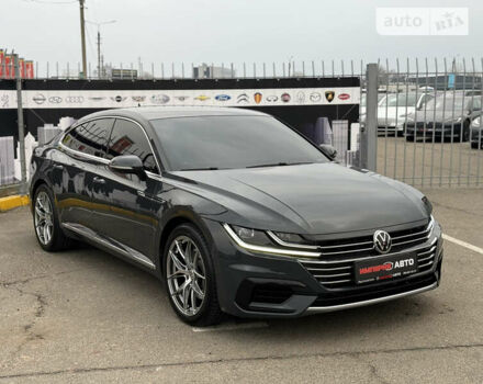 Серый Фольксваген Arteon, объемом двигателя 2 л и пробегом 84 тыс. км за 29900 $, фото 4 на Automoto.ua