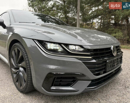 Серый Фольксваген Arteon, объемом двигателя 2 л и пробегом 142 тыс. км за 25900 $, фото 3 на Automoto.ua