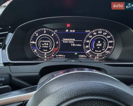 Серый Фольксваген Arteon, объемом двигателя 2 л и пробегом 125 тыс. км за 26300 $, фото 11 на Automoto.ua