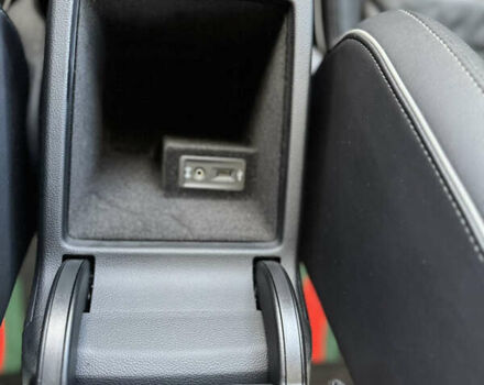 Серый Фольксваген Arteon, объемом двигателя 1.97 л и пробегом 73 тыс. км за 33200 $, фото 104 на Automoto.ua