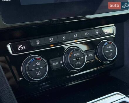 Фольксваген Arteon 2019 в Кривом Роге на Automoto.ua Серый Фольксваген Arteon, объемом двигателя 2 л и пробегом 123 тыс. км за 27800 $, фото 59 на Automoto.ua