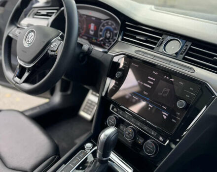 Серый Фольксваген Arteon, объемом двигателя 1.97 л и пробегом 73 тыс. км за 33200 $, фото 33 на Automoto.ua