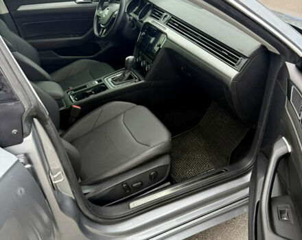 Серый Фольксваген Arteon, объемом двигателя 2 л и пробегом 52 тыс. км за 24500 $, фото 18 на Automoto.ua