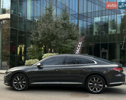 Серый Фольксваген Arteon, объемом двигателя 1.97 л и пробегом 98 тыс. км за 29700 $, фото 3 на Automoto.ua