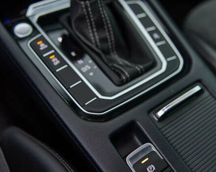 Серый Фольксваген Arteon, объемом двигателя 1.97 л и пробегом 76 тыс. км за 41000 $, фото 13 на Automoto.ua