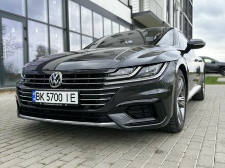 Серый Фольксваген Arteon, объемом двигателя 2 л и пробегом 113 тыс. км за 33000 $, фото 1 на Automoto.ua