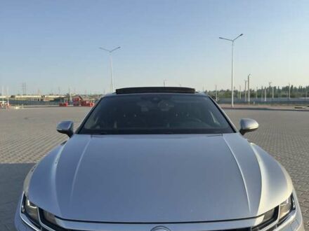 Серый Фольксваген Arteon, объемом двигателя 2 л и пробегом 195 тыс. км за 22900 $, фото 1 на Automoto.ua