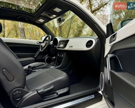 Белый Фольксваген Битл, объемом двигателя 2.5 л и пробегом 229 тыс. км за 9499 $, фото 18 на Automoto.ua