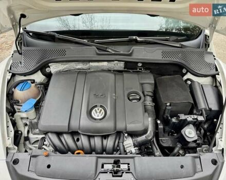 Белый Фольксваген Битл, объемом двигателя 2.5 л и пробегом 229 тыс. км за 9499 $, фото 25 на Automoto.ua