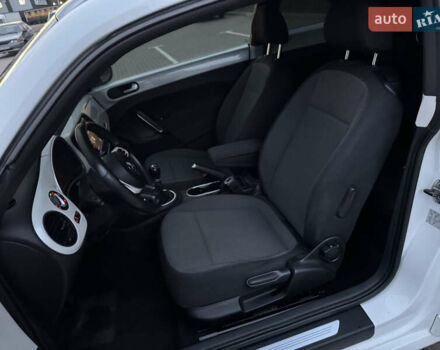 Белый Фольксваген Битл, объемом двигателя 1.6 л и пробегом 140 тыс. км за 8200 $, фото 25 на Automoto.ua