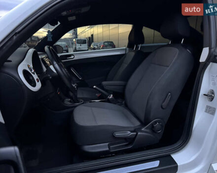 Белый Фольксваген Битл, объемом двигателя 1.6 л и пробегом 140 тыс. км за 8200 $, фото 24 на Automoto.ua