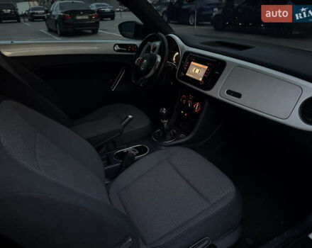 Белый Фольксваген Битл, объемом двигателя 1.6 л и пробегом 140 тыс. км за 8200 $, фото 29 на Automoto.ua