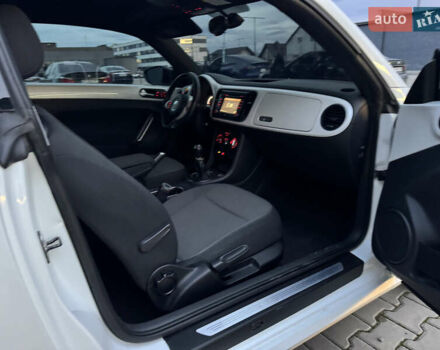 Белый Фольксваген Битл, объемом двигателя 1.6 л и пробегом 140 тыс. км за 8200 $, фото 27 на Automoto.ua