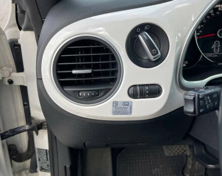 Белый Фольксваген Битл, объемом двигателя 1.97 л и пробегом 121 тыс. км за 11900 $, фото 12 на Automoto.ua