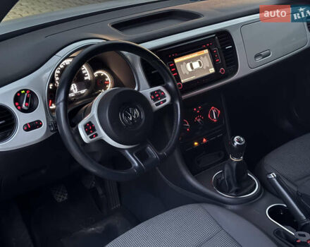 Белый Фольксваген Битл, объемом двигателя 1.6 л и пробегом 140 тыс. км за 8200 $, фото 23 на Automoto.ua