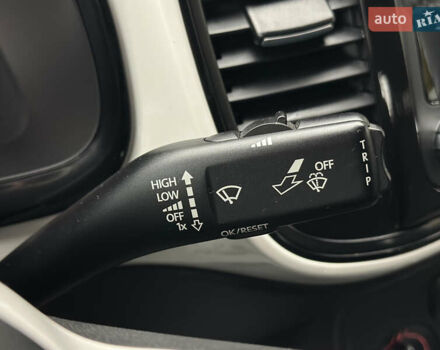 Белый Фольксваген Битл, объемом двигателя 1.97 л и пробегом 232 тыс. км за 9600 $, фото 32 на Automoto.ua