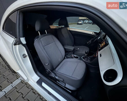 Белый Фольксваген Битл, объемом двигателя 1.6 л и пробегом 140 тыс. км за 8200 $, фото 30 на Automoto.ua