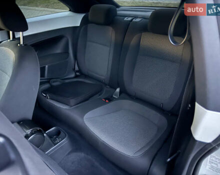 Белый Фольксваген Битл, объемом двигателя 1.6 л и пробегом 140 тыс. км за 8200 $, фото 26 на Automoto.ua