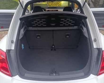 Белый Фольксваген Битл, объемом двигателя 1.6 л и пробегом 147 тыс. км за 9500 $, фото 11 на Automoto.ua