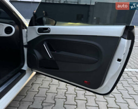 Белый Фольксваген Битл, объемом двигателя 1.6 л и пробегом 140 тыс. км за 8200 $, фото 28 на Automoto.ua