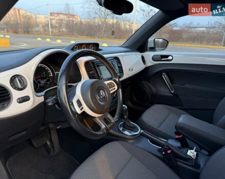 Белый Фольксваген Битл, объемом двигателя 1.4 л и пробегом 145 тыс. км за 9800 $, фото 7 на Automoto.ua