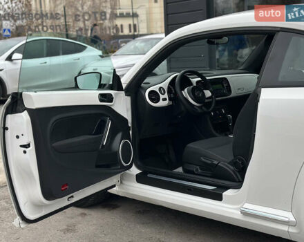 Белый Фольксваген Битл, объемом двигателя 1.97 л и пробегом 232 тыс. км за 9600 $, фото 19 на Automoto.ua