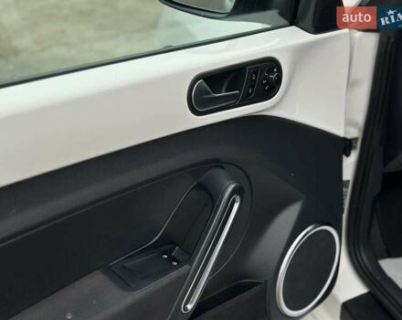 Белый Фольксваген Битл, объемом двигателя 1.97 л и пробегом 232 тыс. км за 9600 $, фото 20 на Automoto.ua