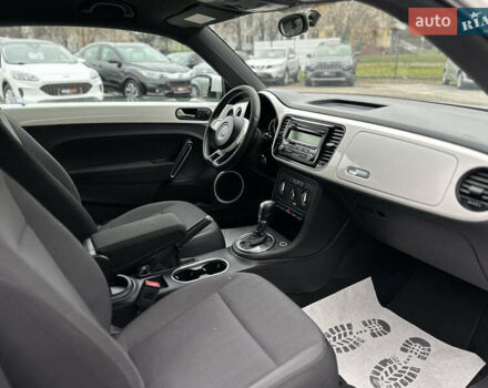 Белый Фольксваген Битл, объемом двигателя 1.97 л и пробегом 232 тыс. км за 9600 $, фото 27 на Automoto.ua