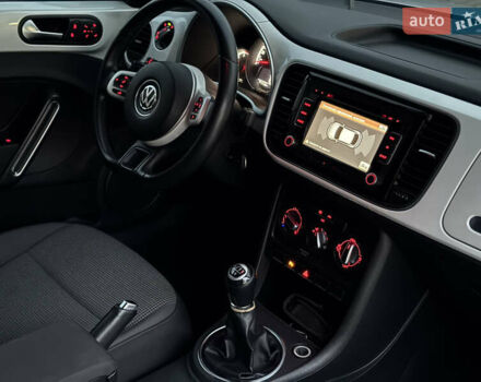 Белый Фольксваген Битл, объемом двигателя 1.6 л и пробегом 140 тыс. км за 8200 $, фото 31 на Automoto.ua