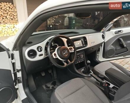 Белый Фольксваген Битл, объемом двигателя 1.6 л и пробегом 147 тыс. км за 9500 $, фото 15 на Automoto.ua