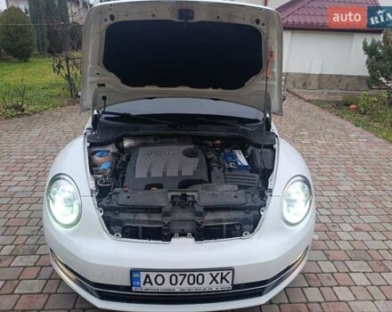 Белый Фольксваген Битл, объемом двигателя 1.6 л и пробегом 147 тыс. км за 9500 $, фото 17 на Automoto.ua