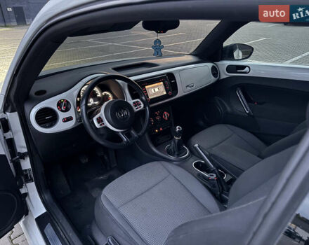 Белый Фольксваген Битл, объемом двигателя 1.6 л и пробегом 140 тыс. км за 8200 $, фото 22 на Automoto.ua