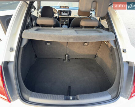 Белый Фольксваген Битл, объемом двигателя 1.4 л и пробегом 145 тыс. км за 9800 $, фото 12 на Automoto.ua