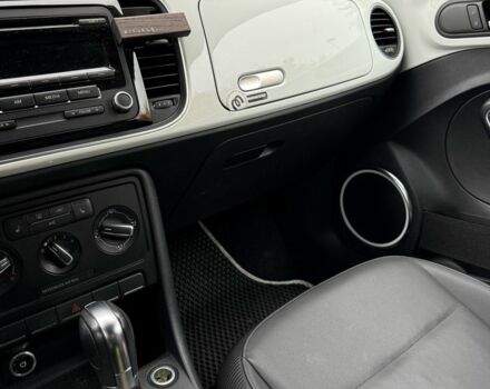 Белый Фольксваген Битл, объемом двигателя 1.8 л и пробегом 140 тыс. км за 11000 $, фото 6 на Automoto.ua