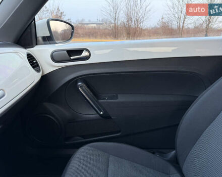 Белый Фольксваген Битл, объемом двигателя 1.4 л и пробегом 145 тыс. км за 9800 $, фото 10 на Automoto.ua