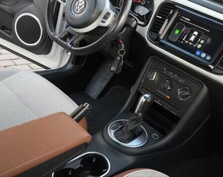 Белый Фольксваген Битл, объемом двигателя 2 л и пробегом 126 тыс. км за 11900 $, фото 20 на Automoto.ua