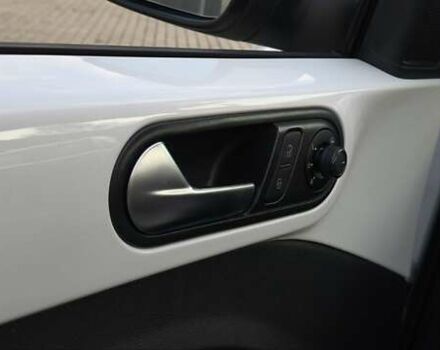 Белый Фольксваген Битл, объемом двигателя 2 л и пробегом 126 тыс. км за 11900 $, фото 21 на Automoto.ua