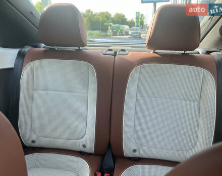 Белый Фольксваген Битл, объемом двигателя 1.8 л и пробегом 65 тыс. км за 15000 $, фото 6 на Automoto.ua