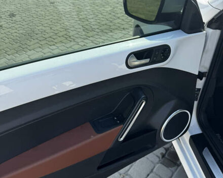 Фольксваген Битл 2015 в Костополе на Automoto.ua Белый Фольксваген Битл, объемом двигателя 1.8 л и пробегом 132 тыс. км за 10900 $, фото 10 на Automoto.ua