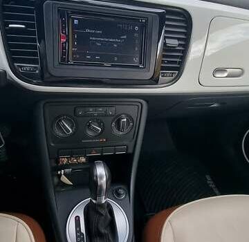 Білий Фольксваген Бітл, об'ємом двигуна 1.8 л та пробігом 56 тис. км за 15000 $, фото 2 на Automoto.ua