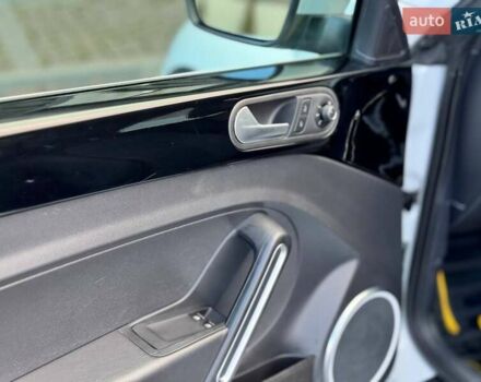 Белый Фольксваген Битл, объемом двигателя 1.8 л и пробегом 113 тыс. км за 11800 $, фото 41 на Automoto.ua