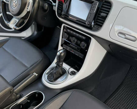 Білий Фольксваген Бітл, об'ємом двигуна 1.98 л та пробігом 107 тис. км за 16000 $, фото 3 на Automoto.ua