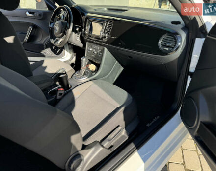 Белый Фольксваген Битл, объемом двигателя 1.98 л и пробегом 100 тыс. км за 12900 $, фото 11 на Automoto.ua